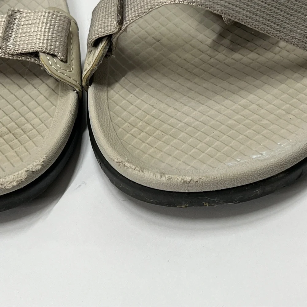 CHACO Women’s S 9 Oatmeal Cream Color Strap Summer beach spring comfort sandal